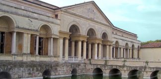 Custodi di Palazzo Te che fanno anche le guide turistiche, segnalazioni a sindaco e Fondazione