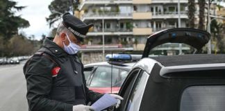 Senza patente e con un coltello nel bagagliaio: denunciato 28enne indiano