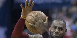 Nba, Lakers e Bucks chiudono i conti e Houston va sul 3-2
