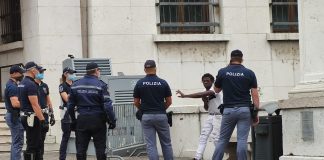 Tenta di gettarsi nel Rio, bloccato dall’intervento della Polizia locale e dagli agenti della Questura