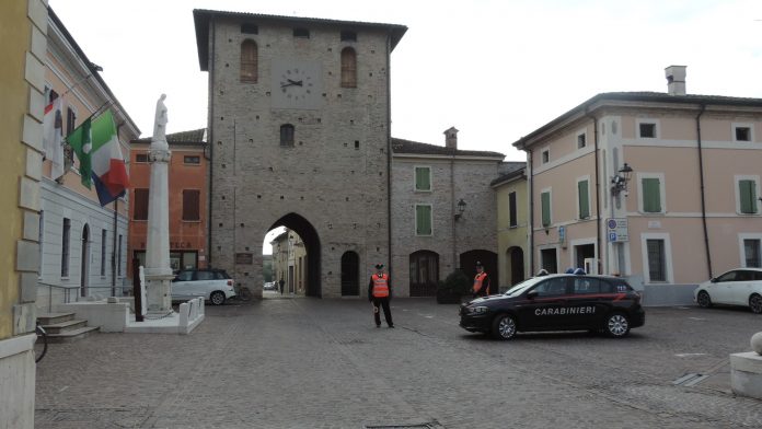Truffe agli anziani e reati contro la famiglia: i carabinieri spiegano come evitarli