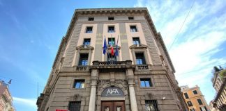 Covid, Aifa “anticipare la vaccinazione antinfluenzale”