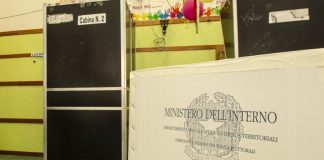 Riaperti i seggi, si vota fino alle 15