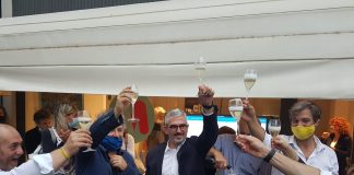 Mantova, Palazzi trionfa al primo turno col 70%. “Risultato storico, lavoreremo insieme per la città”