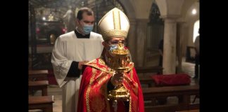 Tanti i fedeli in Sant’Andrea per l’esposizione straordinaria dei Sacri Vasi