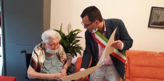 Nonna Lisa a cento anni non ha rinunciato a votare Nonna Lisa a cento anni non ha rinunciato a votare