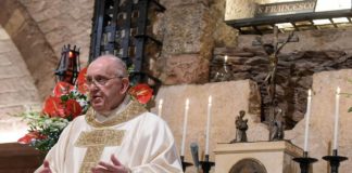 Papa Francesco firma sua terza enciclica “Fratelli tutti”