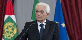 Mattarella premia eroi Covid, “Istituzioni devono collaborare”
