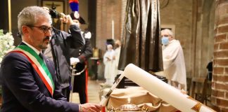 4 ottobre, rinnovato in San Francesco il dono del cero. Il vescovo: “il santo esempio di valori eterni come la pace” 4 ottobre, rinnovato in San Francesco il dono del cero. Il vescovo: "il santo esempio di valori eterni come la pace"