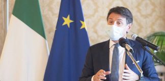 Nuovo dpcm: didattica in presenza, i sindaci possono chiudere vie e piazze, al ristorante al massimo in 6 al tavolo” Conte firma il dpcm: nelle zone rosse mobilità vietata e negozi chiusi. Eccezione per i parrucchieri