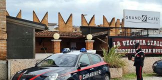 Organizzano una serata disco, mascherandola come festa di compleanno. Scattano 2 denunce