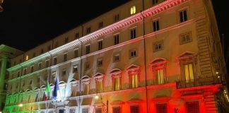 Firmato il nuovo dpcm: no a sport di contatto e gite a scuola. Freni a movida e feste ato il nuovo dpcm: no a sport di contatto e gite a scuola. Freni alle feste e raccomandazioni a limitare anche quelle in casa