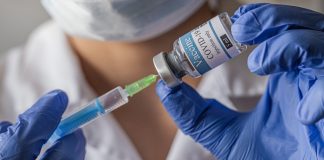 Covid, il vaccino di Oxford potrebbe essere pronto prima di Natale Covid, il vaccino di Oxford potrebbe essere pronto prima di Natale