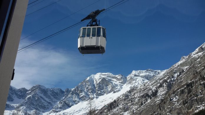 Sci, la proposta delle Regioni alpine: impianti aperti solo per gli ospiti degli hotel e delle seconde case