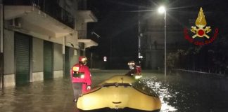 Maltempo in Calabria: crolla un ponte nel crotonese, 40 evacuati nel cosentino