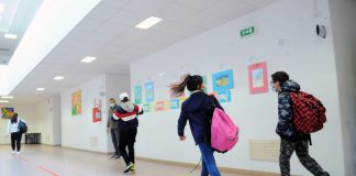 A febbraio nelle scuole mantovane 344 contagiati, 1566 da settembre. Ats: “l’indice di positività è in risalita per la variante inglese” Alunni fino alla prima media di nuovo in classe da oggi. Il governo lavora al rientro di tutti gli studenti e al calendario estivo