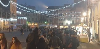 Stretta sulla Vigilia, Palazzi firma l’ordinanza: mascherina obbligatoria in tutto il centro città