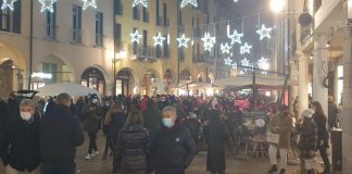 Mantova torna “gialla” col pienone in centro e assembramenti davanti ai locali
