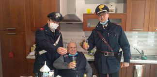 A 94 anni chiama i Carabinieri per il brindisi di Natale, “sono solo”