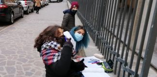 Rientro a scuola il 7 gennaio, “Scuole Aperte Mantova” chiede un incontro al Prefetto. Oggi terzo sit in contro la Dad Rientro a scuola il 7 gennaio, "Scuole Aperte Mantova" chiede un incontro al Prefetto. Oggi terzo sit in contro la Dad