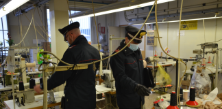 Poggio Rusco, lavoro nero e niente misure anti-Covid: azienda tessile chiusa. Multa di 6.000 euro