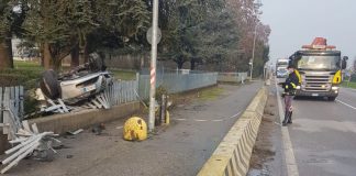 Moglia, finisce con l’auto ribaltata in un giardino di una casa dopo aver tentato un sorpasso. Morto il conducente l’Amministrazione Comunale ha ritenuto di permettere l’accesso al beneficio anche ai nuclei familiari che si trovano in una situazione di grave disagio socio-economico tale da vederne compromessa l’attuale sussistenza. Quest’ultimi dovranno essere in possesso di un ISEE uguale o inferiore ai 10 mila euro.