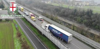 Camion invade la corsia opposta in tangenziale nord. Un morto e due feriti.