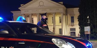 Rapina a mano armata e scippo in centro città, custodia cautelare in carcere per un 16enne