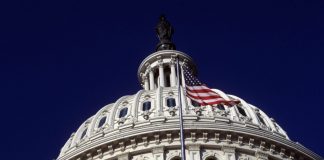Tensione a Washington, manifestanti pro-Trump irrompono a Capitol Hill