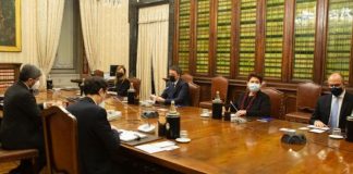 Renzi “Preferiamo un governo politico, ma serve documento scritto”