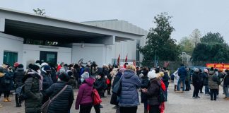 Corneliani, il presidio si sposta a Roma. Palazzi e consiglieri regionali: “il cda chieda l’Amministrazione straordinaria” Corneliani, vertice Rsu-Brandazza: l'ad dichiara l'impegno per la continuità aziendale