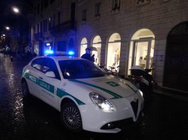 Mantova, dal prossimo weekend Polizia Locale in servizio fino alle 2 di notte Lunedì la decisione sullo spostamento del coprifuoco alle 23 e sui centri commerciali