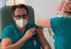 Covid, Mantova Salus accelera sulle vaccinazioni: domani terminano nelle Rsa, domenica negli ospedali Molti medici ed infermieri si sono fatti promotori della vaccinazione, anche condividendo sui profili social personali le foto dell’iniezione. I pochi che hanno rifiutato il vaccino l’hanno fatto solo a fronte di situazioni medico sanitarie di incompatibilità. C’è l’auspicio di lasciarsi alle spalle il prima possibile questa pandemia”.
