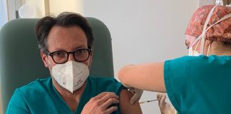 Covid, Mantova Salus accelera sulle vaccinazioni: domani terminano nelle Rsa, domenica negli ospedali Molti medici ed infermieri si sono fatti promotori della vaccinazione, anche condividendo sui profili social personali le foto dell’iniezione. I pochi che hanno rifiutato il vaccino l’hanno fatto solo a fronte di situazioni medico sanitarie di incompatibilità. C’è l’auspicio di lasciarsi alle spalle il prima possibile questa pandemia”.