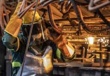 Manifattura lombarda: produzione e fatturato in crescita. Ma siderurgia e tessile restano in affanno