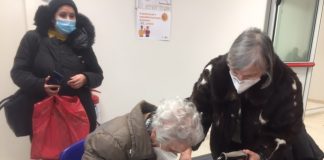 Tanto entusiasmo tra gli ultraottantenni al Poma per la vaccinazione: “E’ una liberazione”