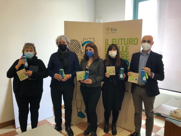 &quot;Il futuro è nelle nostre mani&quot;, Tea porta agli studenti del liceo