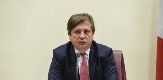 Covid, Sileri: “peggio è passato, spero da giugno si possa tornare alla normalità. Vaccini essenziali” Sileri: "Lasciamo ballare in discoteca chi ha il green pass"