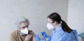 Vaccini, agli over 80 mantovani appuntamenti fuori provincia. Asst conferma il problema: “potranno andare al Poma ma prima comunicarlo” Vaccini, agli over 80 mantovani appuntamenti fuori provincia. Asst conferma il problema: "potranno andare al Poma ma prima comunicarlo"