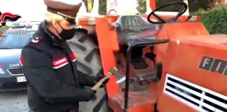 Resta in carcere l’agricoltore partito in trattore per uccidere la moglie con un’accetta Resta in carcere l'agricoltore partito in trattore per uccidere la moglie con un'accetta