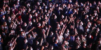 In 5mila a un concerto rock a Barcellona dopo essere stati sottoposti a un test antigenico Love of Lesbian