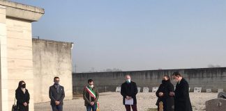 Curtatone, donata una fioriera al cimitero di San Silvestro