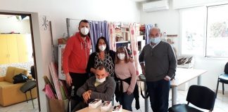 Spi Cgil Mantova dona smartphone all’associazione “Il Ponte”