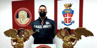 Tornano nella chiesa di Monzambano i due angeli del ‘500 rubati 20 anni fa. Sabato la cerimonia di restituzione Due angeli del '500 rubati 20 anni fa nella chiesa di Monzambano ritrovati dai carabinieri. Erano pronti per essere venduti all'estero