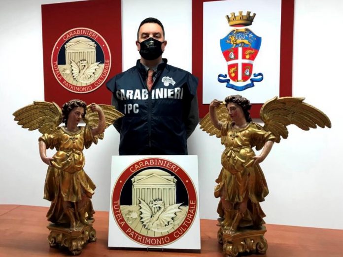 Due angeli del '500 rubati 20 anni fa nella chiesa di Monzambano ritrovati dai carabinieri. Erano pronti per essere venduti all'estero
