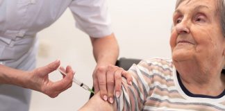 Come cambia il piano vaccinale con AstraZeneca per over 60 Tutti gli over 80 mantovani chiamati per la vaccinazione: il 90% ha ricevuto la prima dose