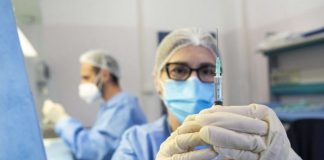 Vaccini, negli ultimi tre giorni superate le 500mila dosi giornaliere. Scende ancora il taso di positività (3,4%) Slitta l’invio settimanale di dosi AstraZeneca. Sputnik, Mosca: "Autorizzazione Ema, probabile dopo giugno"