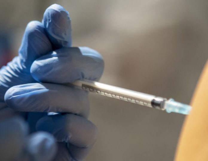 Francia, Germania e Spagna mettono il turbo alle vaccinazioni