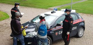 Fanno pic nic con cibo e bevande rubati poco prima all’A&O di Roverbella, arrestati dai Cc
