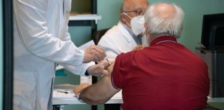 In Lombardia si parte con la terza dose agli over 80: le prenotazioni da domani In Lombardia si parte con la terza dose agli over 80: le prenotazioni da domani